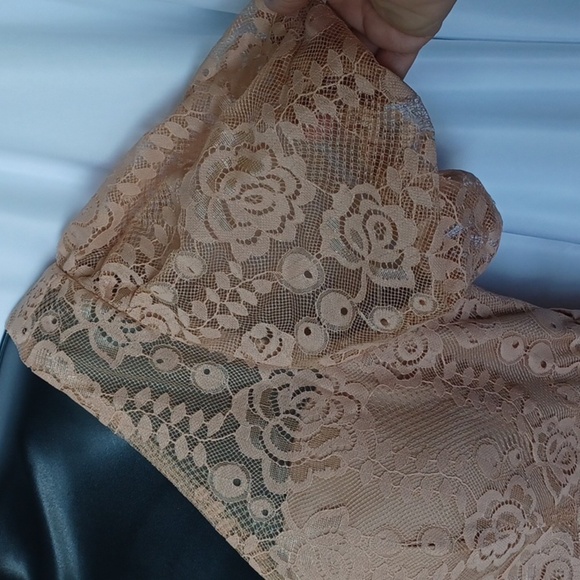 Unithorse Hi-low shimmering Lace texture puff sleeve - Picture 3 of 9